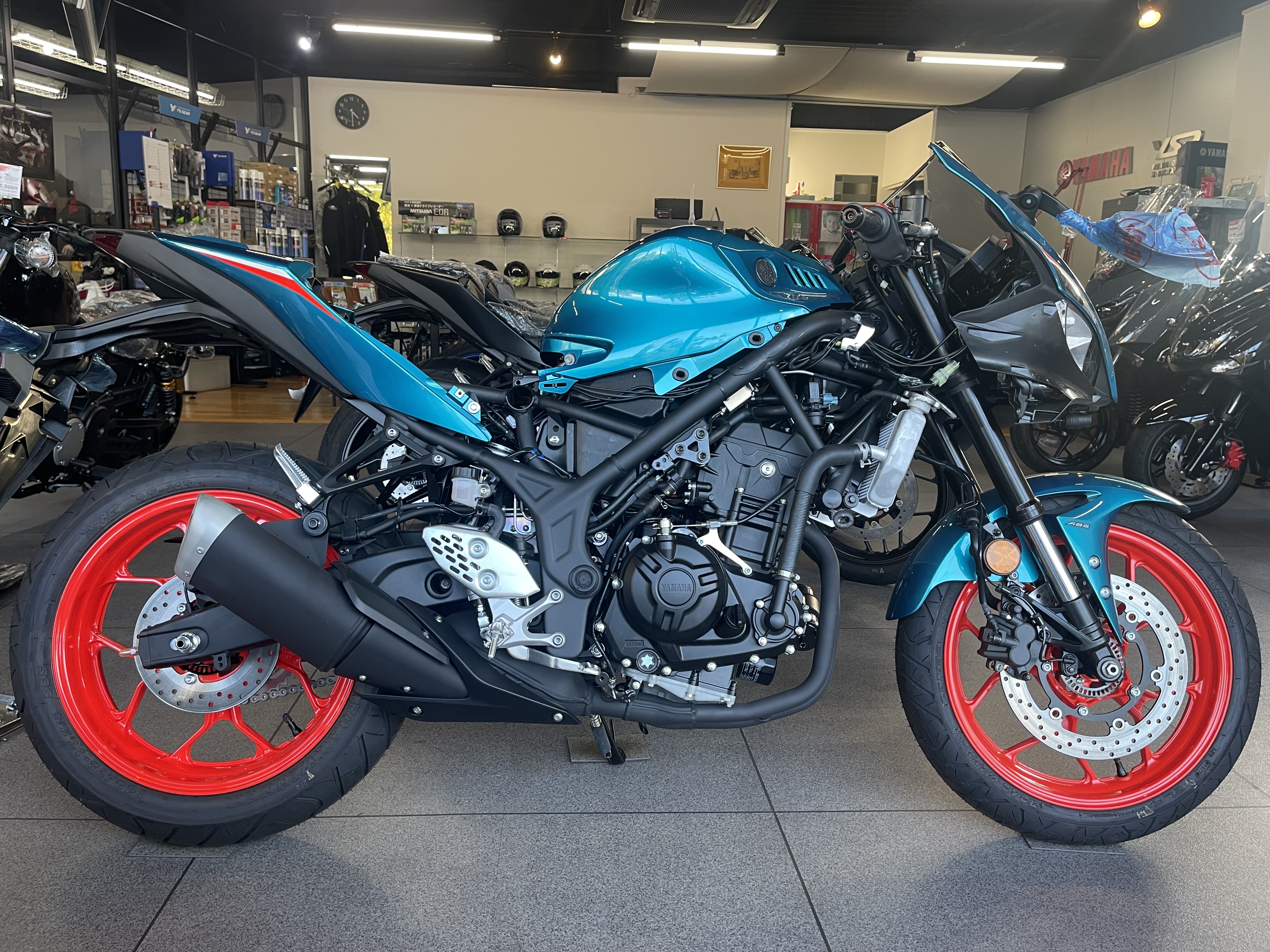 ヤマハ・YZF-R25 RJ10 ハザ－ド付・３カメドラレコ・後方車線支援装置・ウングレット付・シーケンシャル・ウインカ－搭載 YZF-R3/YZF-R25 - バイク・スクーター | ヤマハ発動機