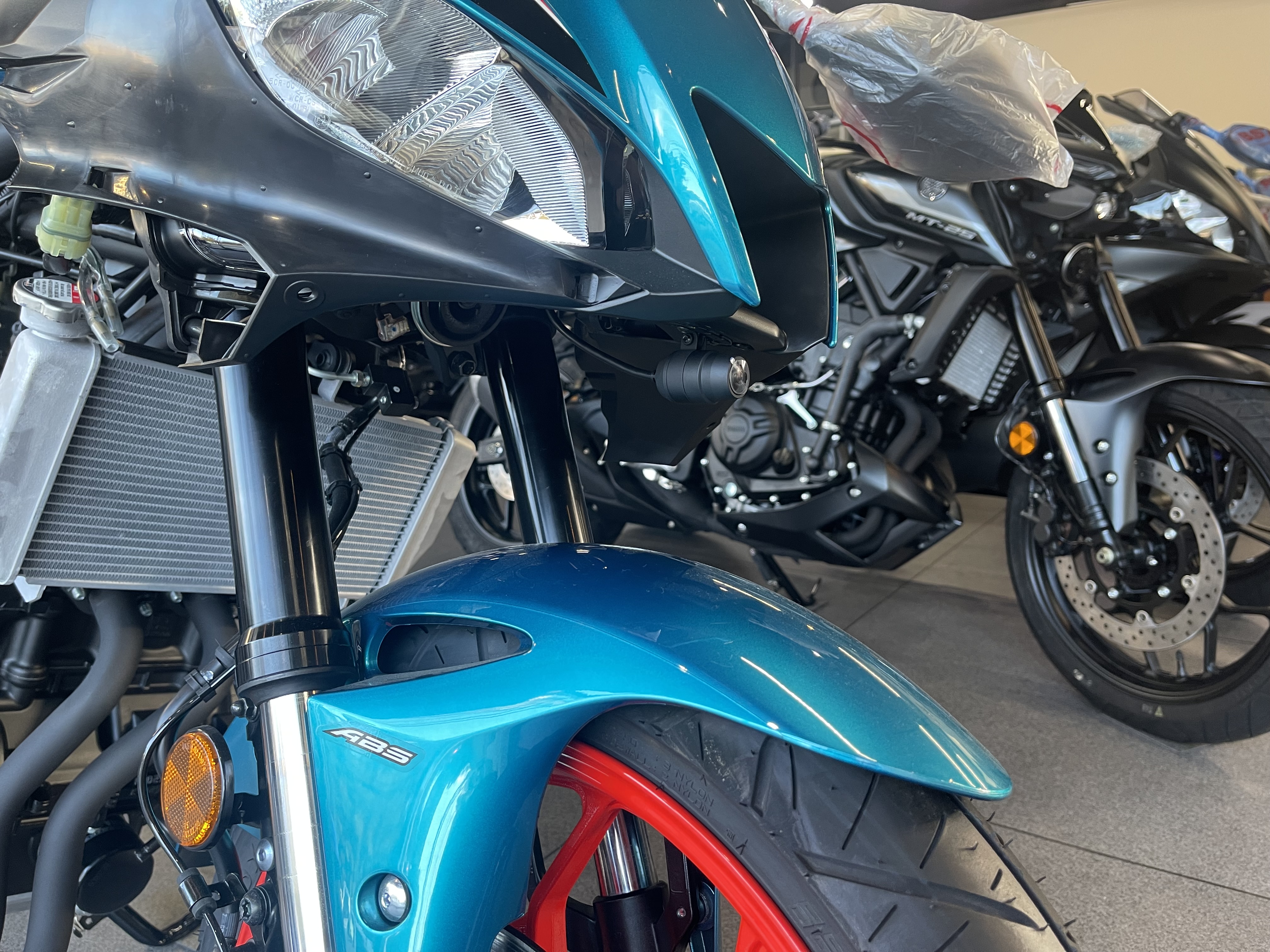ヤマハ・YZF-R25 RJ10 ハザ－ド付・３カメドラレコ・後方車線支援装置・ウングレット付・シーケンシャル・ウインカ－搭載 YZF-R3/YZF-R25 - バイク・スクーター | ヤマハ発動機