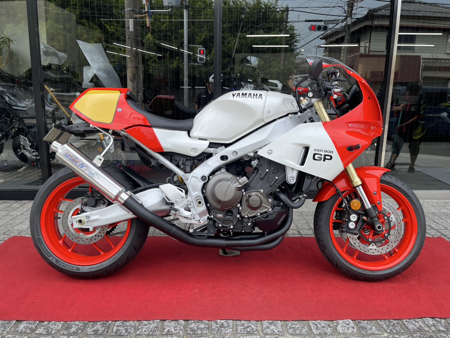 XSR900GP OVER製マフラー組付け紹介