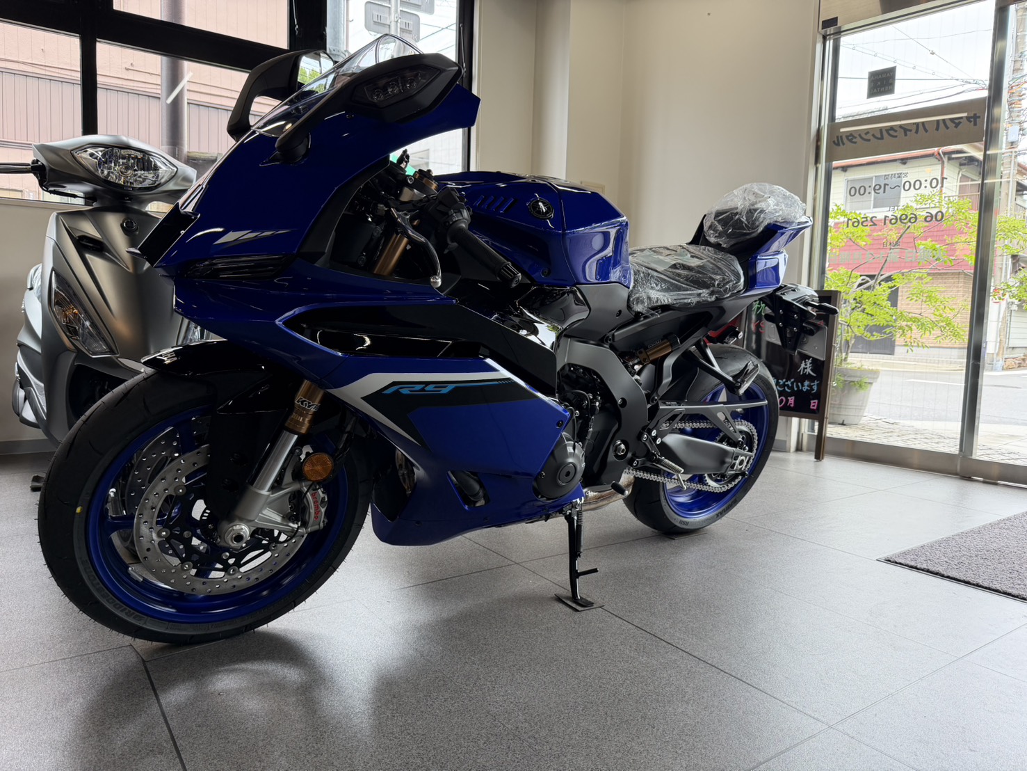 YZF-R9の入荷がはじまっております。。。