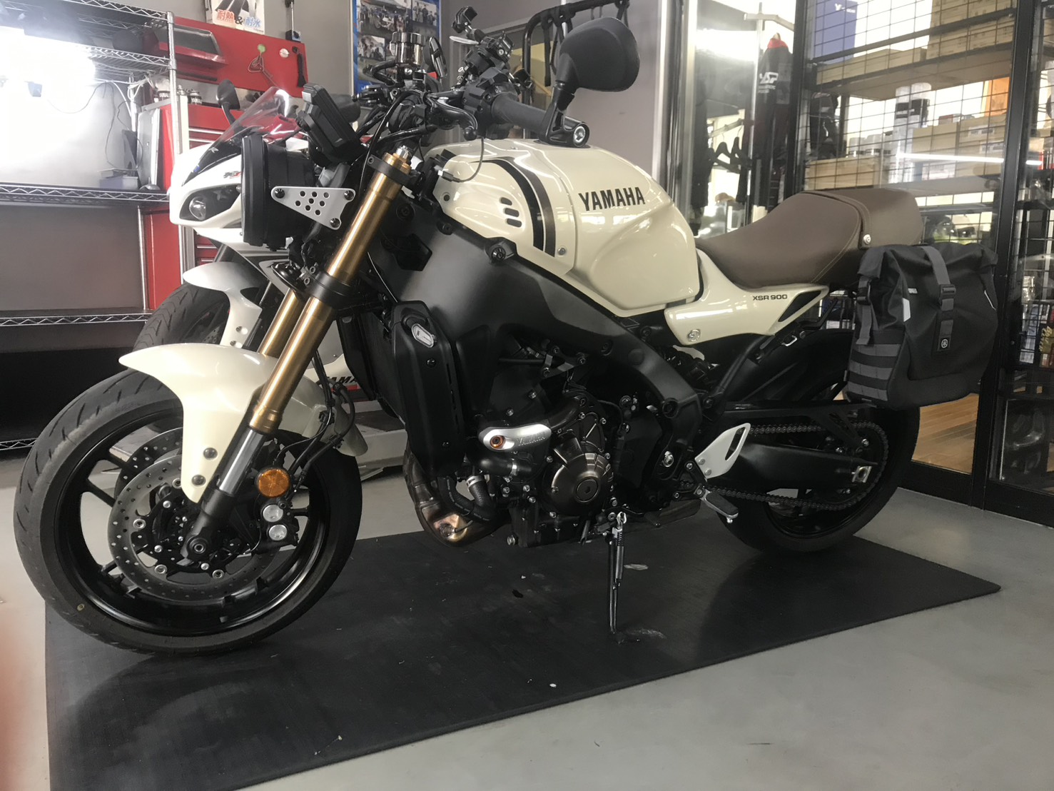 XSR900に純正ソフトサイドバッグを装着！ツーリングが一気に快適になるおすすめカスタム