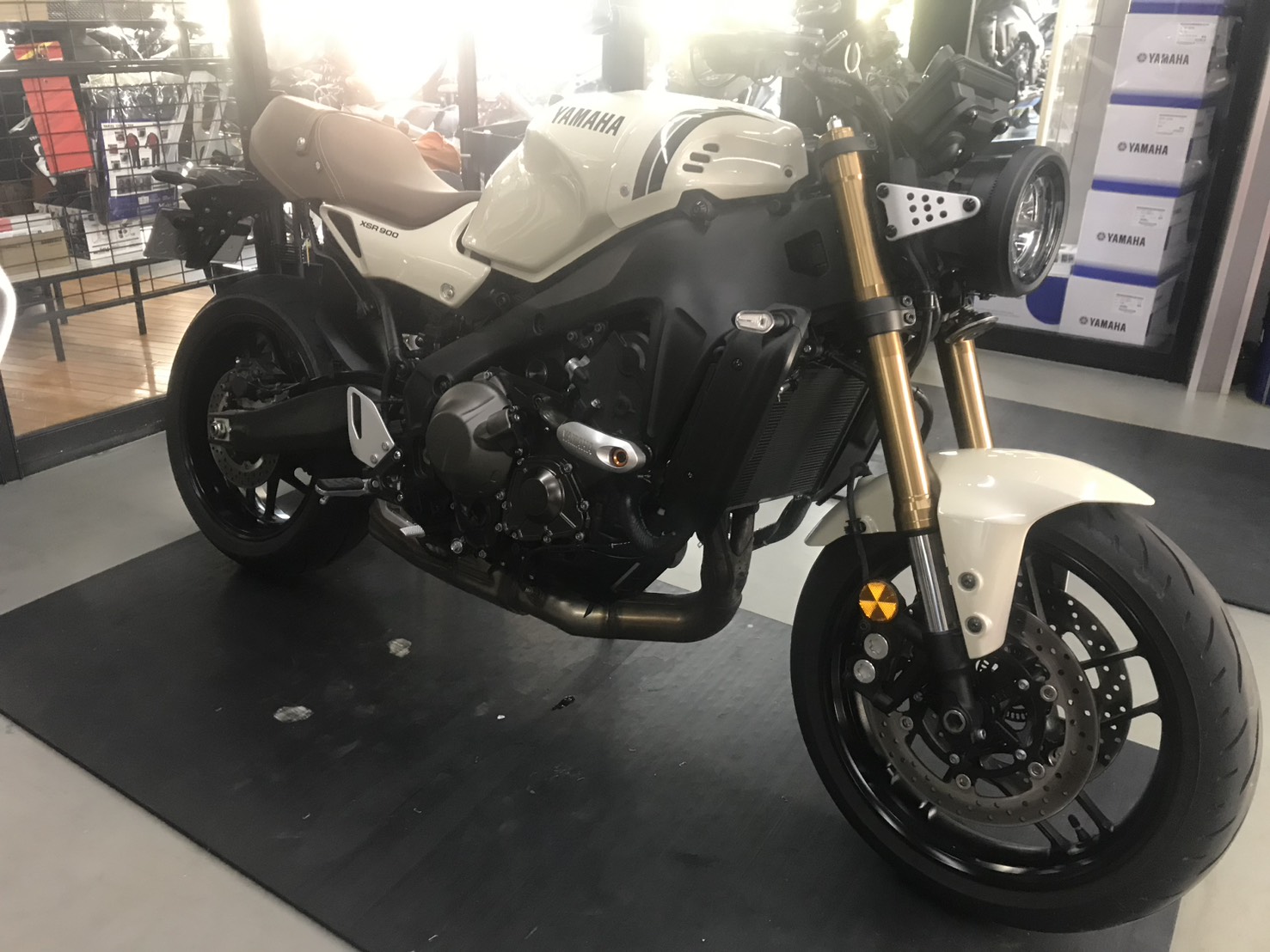 【XSR900】純正サイドプロテクターを組付けしました｜立ちゴケ対策＋デザイン性アップ