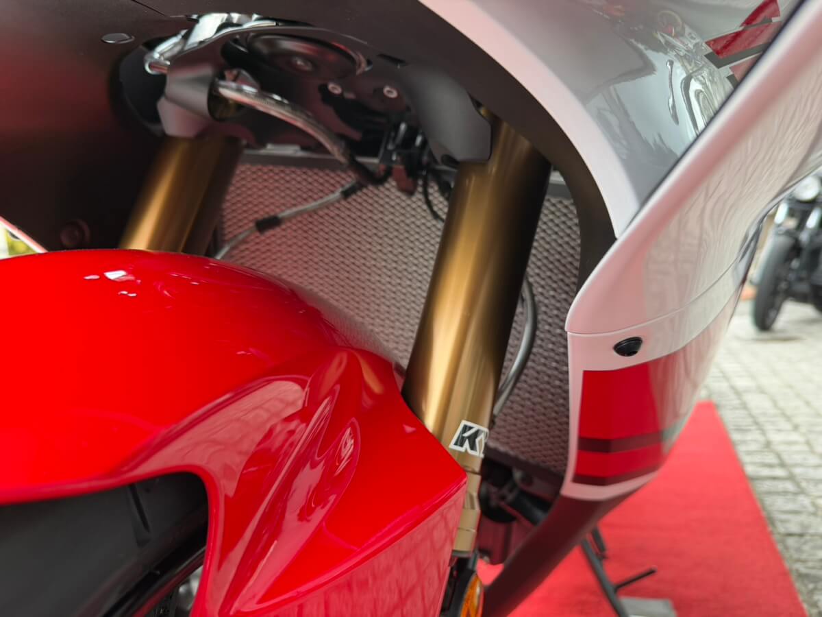 YZF-R9に純正ラジエターコアガードを組付けました