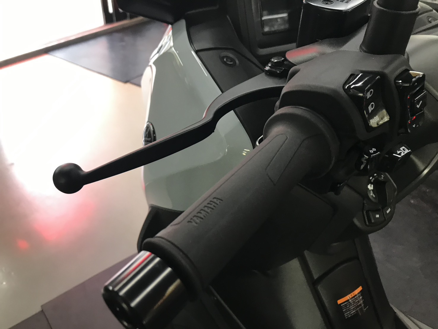 【XMAX カスタム】純正グリップヒーター取付｜冬のツーリングが快適になるおすすめ装備