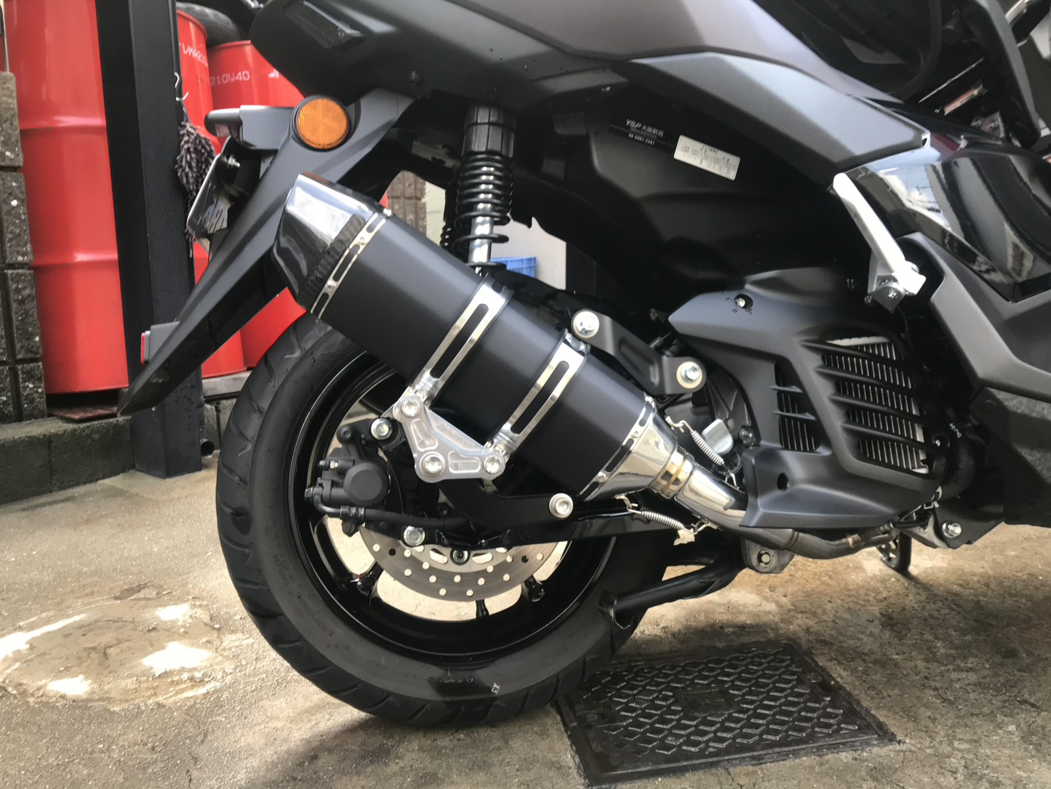 【カスタム】新型NMAX125にBEAMS「CORSA-EVOⅡ」を装着！スタイルと走りを格上げ